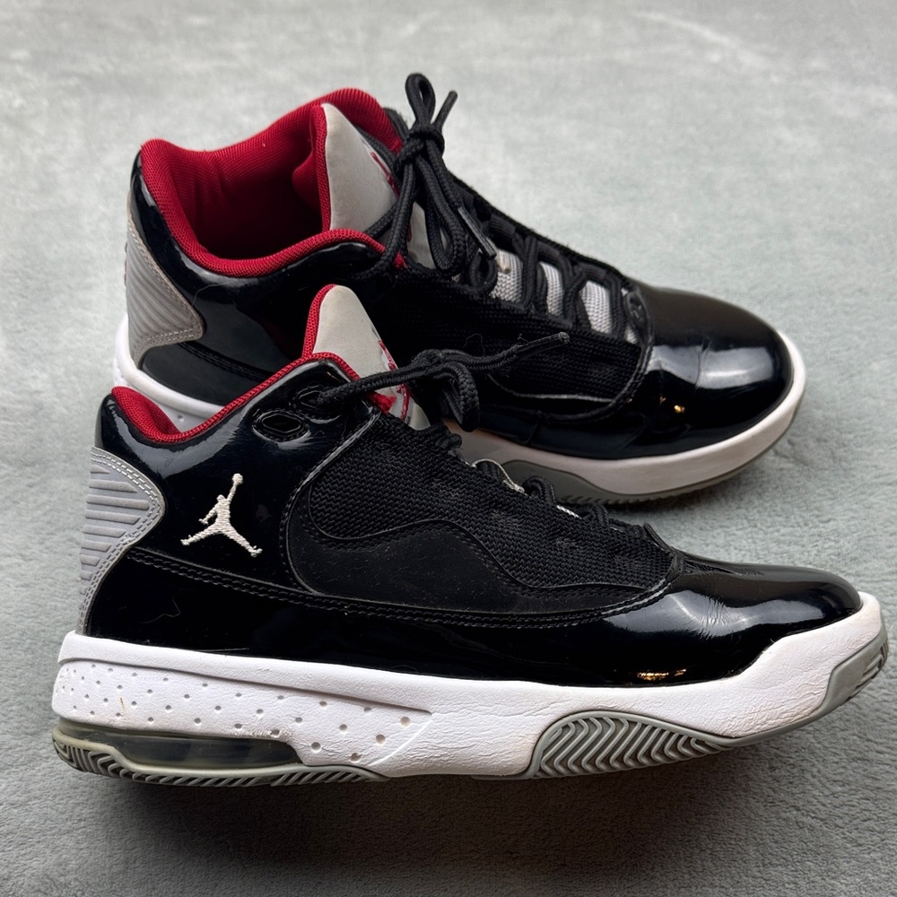 Jordan Max Aura 2 Size 5.5Y